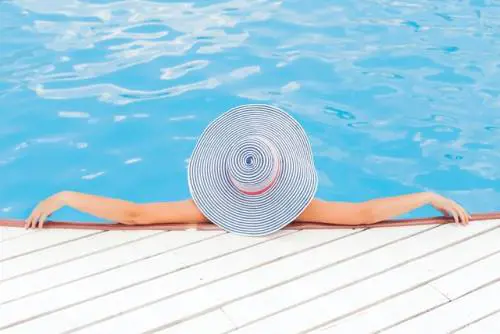 Come prendere il sole in sicurezza: i consigli della dermatologa