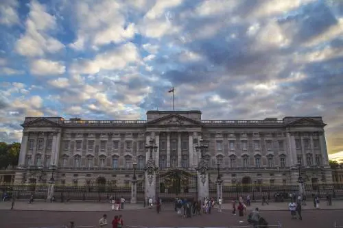 Maxi rissa tra Guardie e servitù: imbarazzo a Buckingham Palace