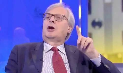 "Mettitela nel cervello", "Piccolo terrorista": lite Sgarbi-D'Agostino sulla mascherina