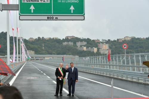 "Ferita non rimarginata". Un arcobaleno saluta il nuovo ponte di Genova