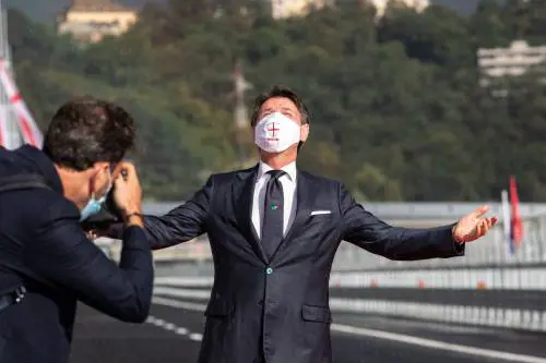 Conte paralizza l'estate