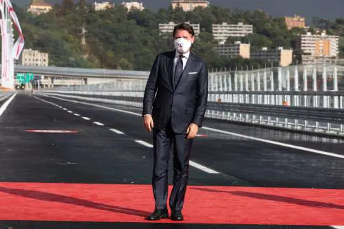 Il governo sfila sul ponte. Ma si è già scordato code e traffico in Liguria