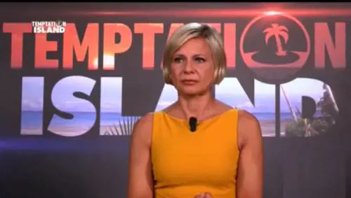 Antonella Elia fa dietrofront e lascia (di nuovo) Pietro: "Non ho la forza di perdonare"