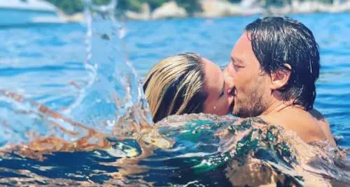 Chanel Totti in copertina accende l'ira dei genitori: "Si mercifica il corpo delle adolescenti"