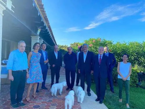 Berlusconi: "È necessario superare questo governo"