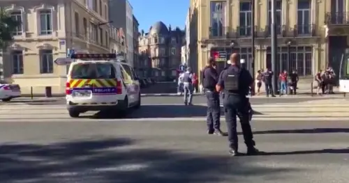 "Liberate i palestinesi". E l'islamico sequestra sei persone in banca