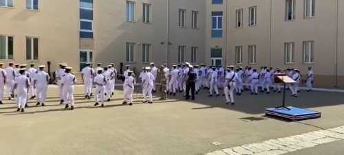 Giallo sul video del ballo di gruppo della Marina Militare