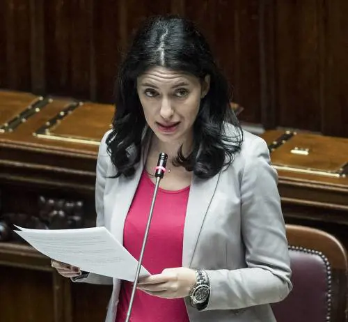 La Azzolina si difende, ma le carte la inchiodano