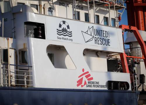 Sea Watch ci prende a schiaffi: "Nessun fermo sulla nave"