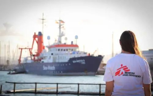 Sea Watch getta la maschera: "Non porteremo mai i migranti in Germania"