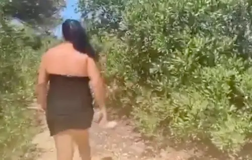 Il racconto choc: "Gli immigrati si sono spogliati davanti a mia figlia"