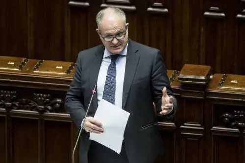 Governo in rosso, l'Europa: all'Italia 27 miliardi di aiuti