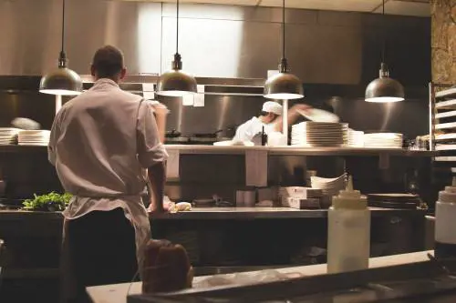 Gli hotel non trovano addetti. "Stanno a casa con i sussidi"
