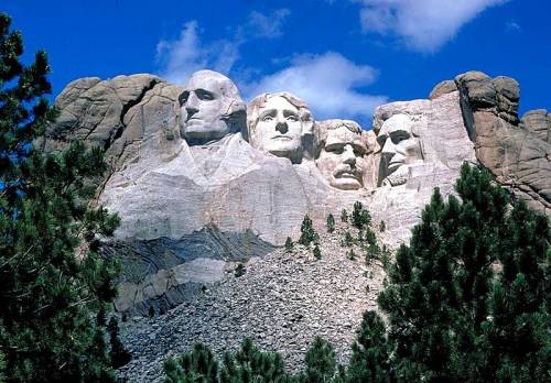 Trump punta ad aggiungere il suo volto a quelli scolpiti sul monte Rushmore