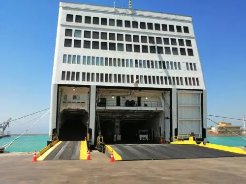 "Dove va adesso questa nave?". E scoppia la rivolta dei migranti