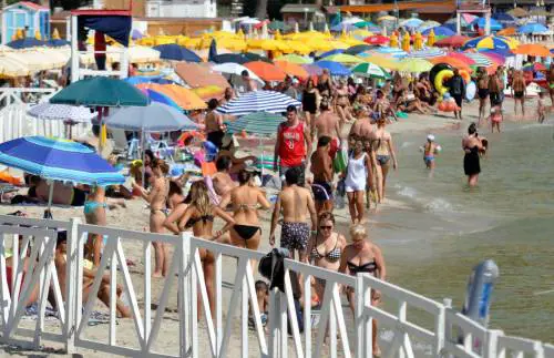 La denuncia choc in spiaggia: 'Le rom volevano rapire mia figlia'