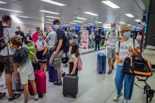 Siamo accerchiati da focolai. ​E in aeroporto zero controlli