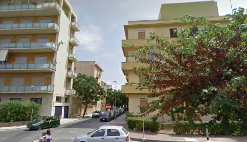 "Non rispetta gli italiani". E pestano l'immigrato