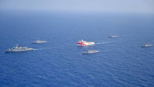 Navi turche davanti alla Grecia: Mediterraneo a rischio guerra