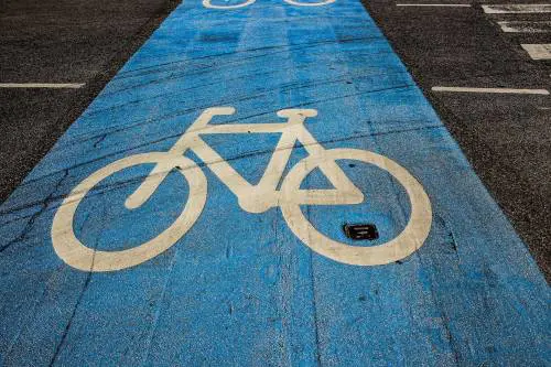 Spuntano nuove ciclabili in Galvani e Porta Nuova. Pure l'ospedale si ribella
