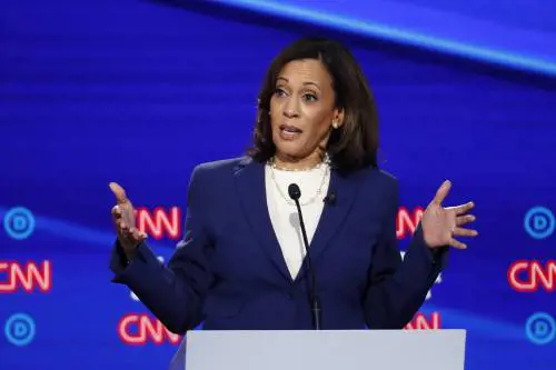 Kamala Harris come Obama. "Lei eletta? Non è americana"