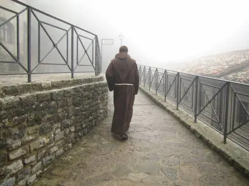 Croci, eremi e boschi. Il cuore verde d'Italia batte con Francesco