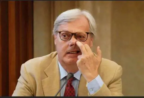 "Lo sto cercando nel mio naso...". Il post di Sgarbi che umilia un vip