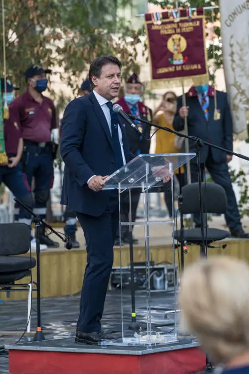 I 5S se la cantano sul ponte "Benetton via da Autostrade"