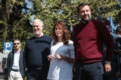 Toscana, il centrodestra spera. E i dem scappano dal duello