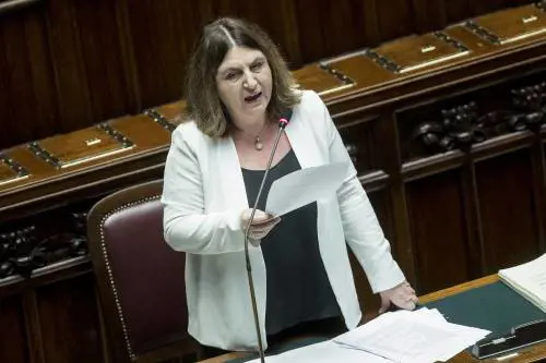 Il governo si spacca anche sul lavoro. E i saldi sono un flop