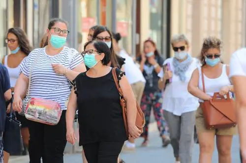 Tornano gli allarmisti dei lockdown: "Inevitabili con 1000 casi..."