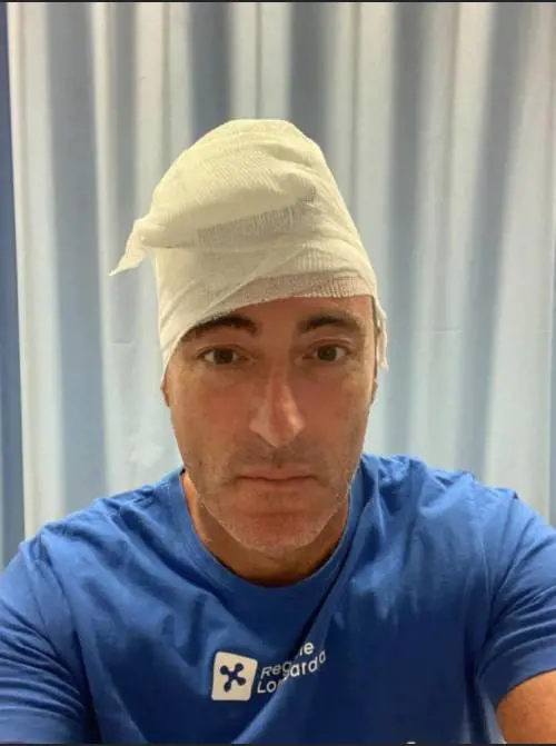 La Lucarelli fa ironia sulla ferita di Gallera, ma il web la smonta: "Sulla salute non si scherza"