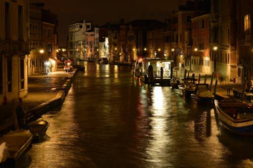 Tunisino la rapisce e la violenta: notte dell'orrore a Venezia