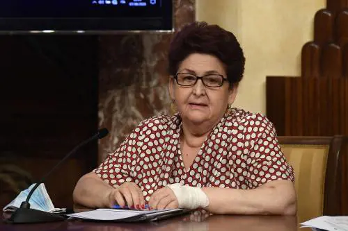 "Collaboratore sfruttato". Bellanova in imbarazzo: condannata
