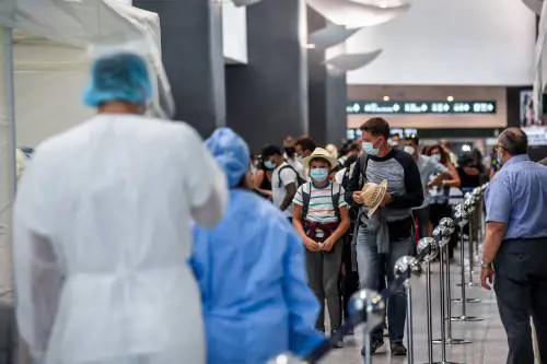 Nuovo balzo dei contagi. Ma l'esperto: "Non è livello di allerta" 