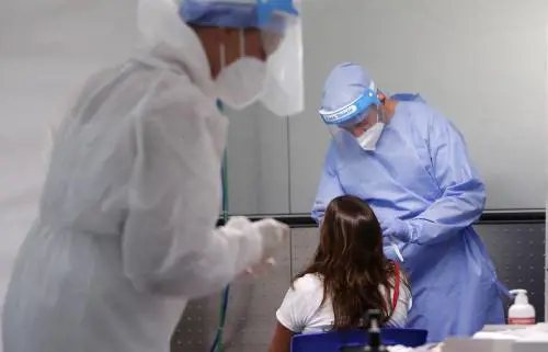 "Nuovi casi da 30enni e non gravi". Poi la "profezia" Iss su cosa accadrà