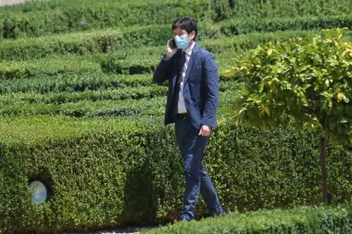 Vaccino, lo stop e la sfida: "Ancora possibile nel 2020"