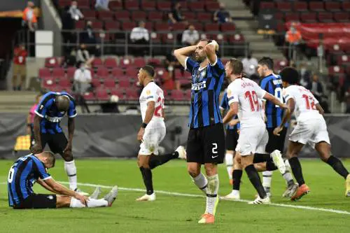 L'Inter cade con il Siviglia E la coppa vola in Spagna