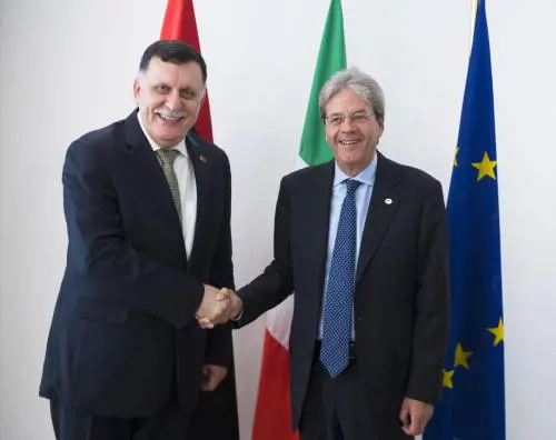 Libia, intesa Serraj-Haftar "Cessate il fuoco e voto". Ma la pace resta lontana