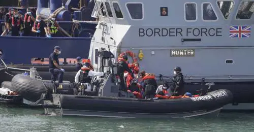 Migranti, Regno Unito sotto assedio: Londra si affida all'esercito