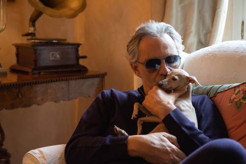 Andrea Bocelli, dopo la morte del cane Pallina ora arriva una denuncia per negligenza