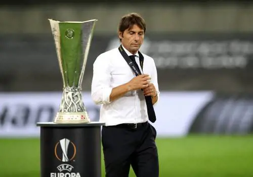 Dal "Basta con  la Pazza Inter" al "Futuro con me o senza me"