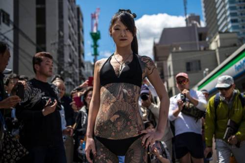 Quelle donne dai corpi tatuati che sfidavano religione e leggi