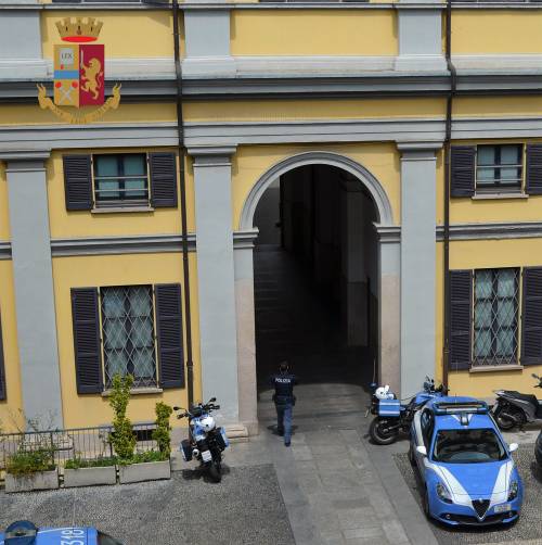 Bloccato per un controllo si suicida in questura nella camera dei fermati