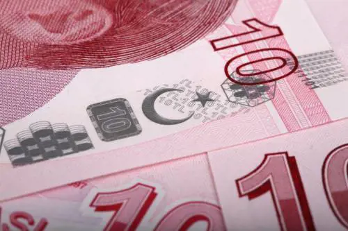 Non c'è più una lira: la corsa all'oro dei turchi