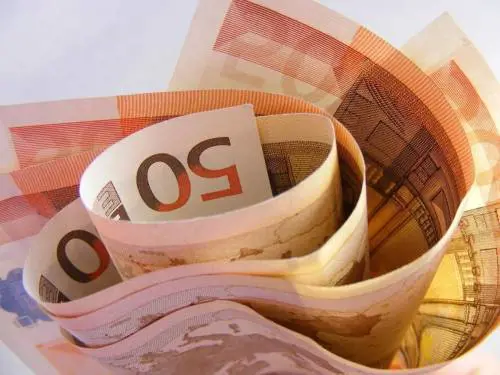 Per avere 3.000 euro sul conto corrente ci tolgono i contanti per i caffè