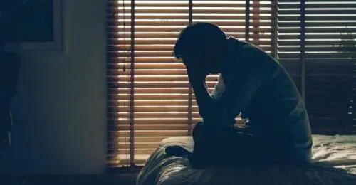 Si suicida in videochiamata davanti alla figlia di sei anni