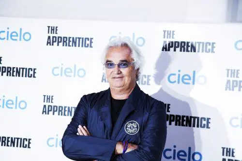 L'odio social contro Flavio: "Negazionista, te lo meriti"