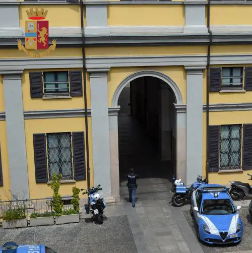 Algerino si toglie la vita. E indagano due poliziotti