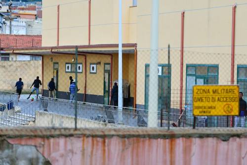 Chiude l'hotspot di Messina: "I migranti saranno trasferiti"